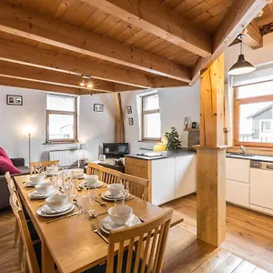2 - Charming 2 Bedroom Haven In Appartement